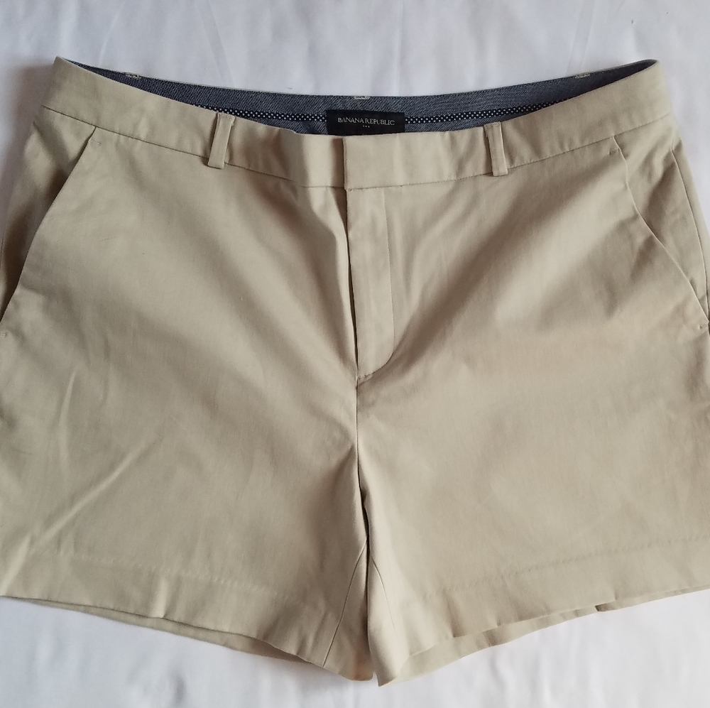 Banana Republic Tan Mid-Rise Shorts 5" inseam